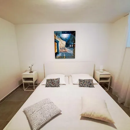 Ivanka Apartment *