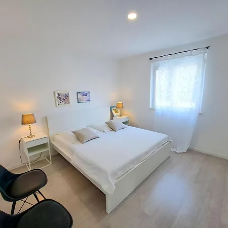 Ivanka Apartment *